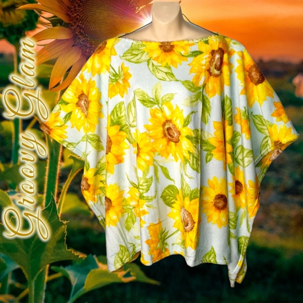 GROOVY GLAM Handmade Sunflower Print Classic Plush Poncho